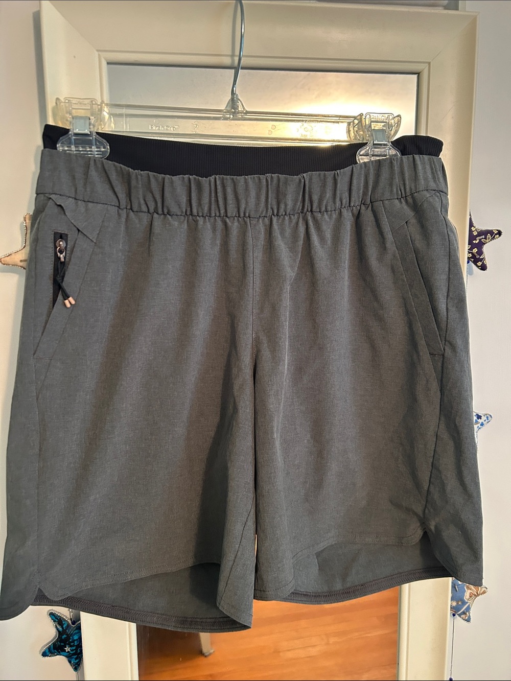 REI Women’s Gray Elastic-Waist Performance Shorts Small. Made in Vietnam